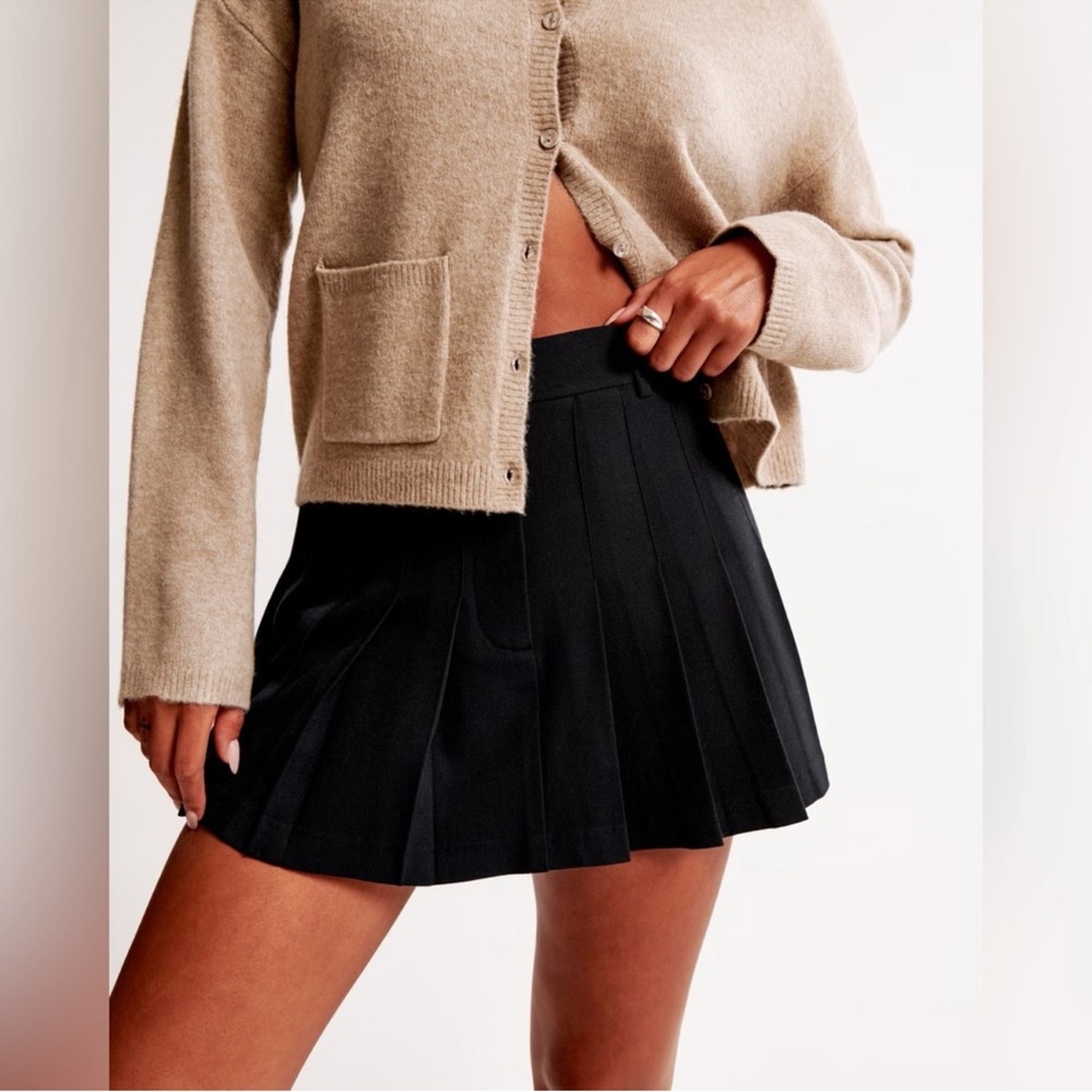 NWT Abercrombie Women’s Pleated Skirt